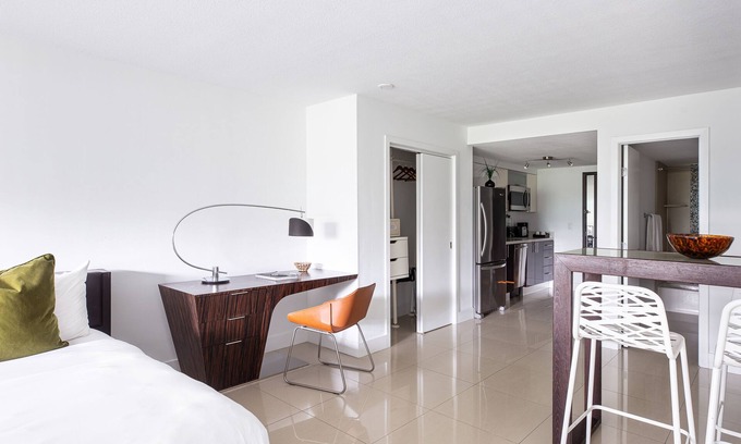 Bal Harbour Apartamento | Studio with Two Queen Beds and Kitchenette, Steps away from Bal Harbour Beach
