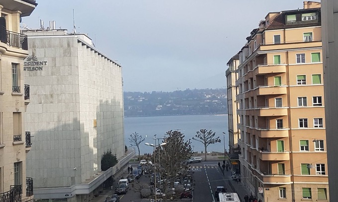 Downtown Geneva Apartamento | STUDIO WITH VIEW OF LAKE GENEVA
