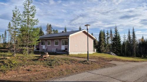 Hammerdal Apartamento | Stuga Björn - Quiet cabin at lake Edesjön