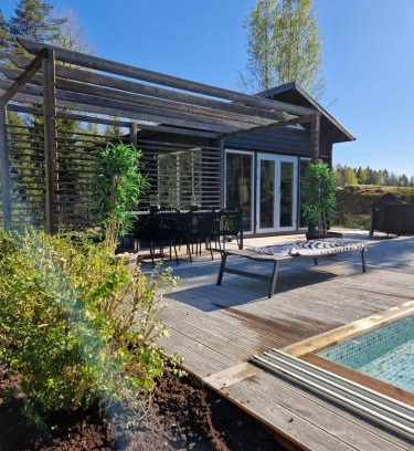 Tungelsta Casa | Stuga på landet med egen pool, vedeldad badtunna och bastu