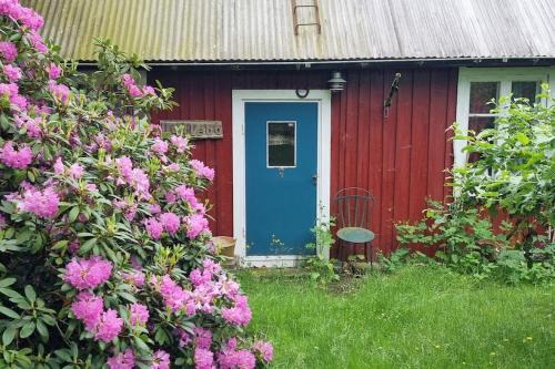 Ljungbyhed Casa | Stugan Ugglebo med campingdusch och utedass