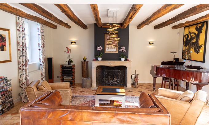 Mareil-Marly Casa | Stunning 17th century farm house, close to Paris and Versailles, with pool!
