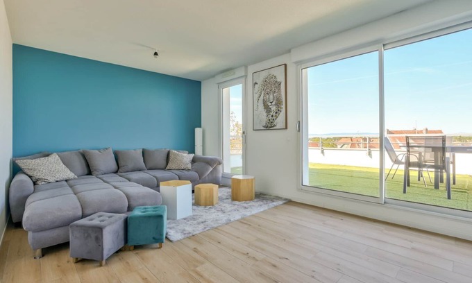 Poteries Apartamento | Stunning 1BR Flat with Terrace and private parking