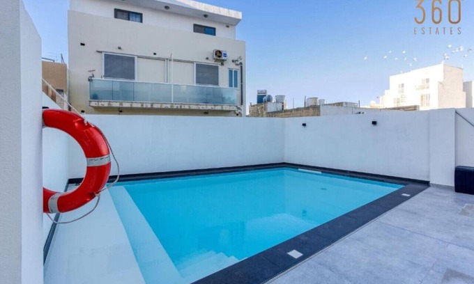 Swieqi Apartamento | Stunning 1BR maisonette with pool access in Swieqi