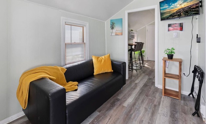 Wildwood Apartamento | Stunning 2 BDRM Retreat Steps from WW Beach