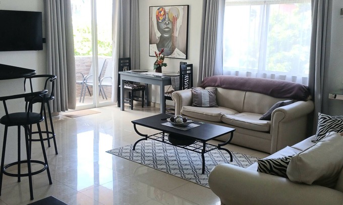 Ocho Rios Apartamento | STUNNING 2 bed 2 bath apartment...beachfront
