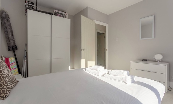 Cannon Hill Apartamento | 2 Bedroom Apartment in Morden with Terrace