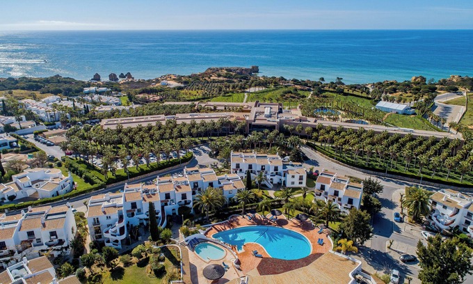 Albufeira Apartamento | Stunning 2 bed apt in Sao Rafael, A/C - 5 mins from beach
