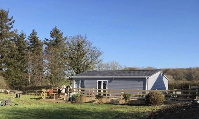 Kirkmichael Cabaña | Stunning 2-Bed Cottage Countryside outside Ayr