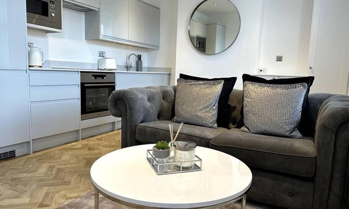 Riverside Apartamento | Stunning 2 Bed Duplex Apartment in City Centre