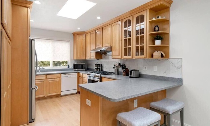 Daly City Casa | Stunning 2 Bedroom 1 Bath Home near BART