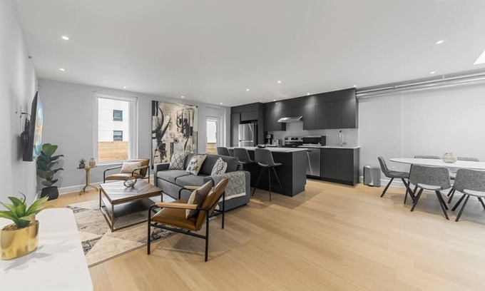 Downtown Montreal Condominio | Stunning 2 beds, 2 baths, AAA location, rooftop