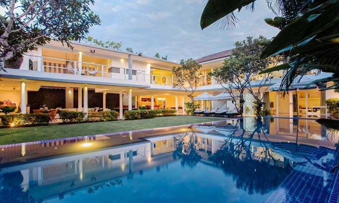 Jimbaran Bay Villa | Impresionante villa moderna de 2 pisos, Jimbaran