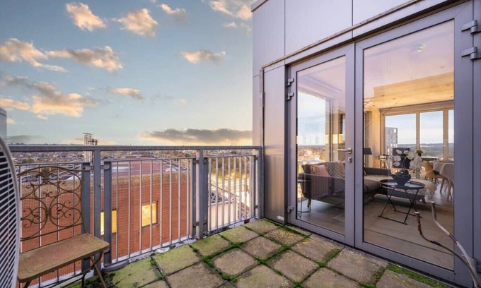 London Borough of Bromley Apartamento | Stunning 2BR Apt Bromley Views Terrace