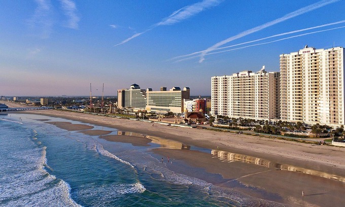 Daytona Beach Condominio | Stunning 2BR Beach Condo, Walk to Daytona Beach!
