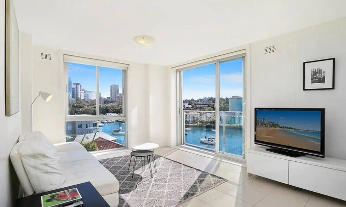Kirribilli Apartamento | Stunning 2BR Waterfront Panorama With Pool