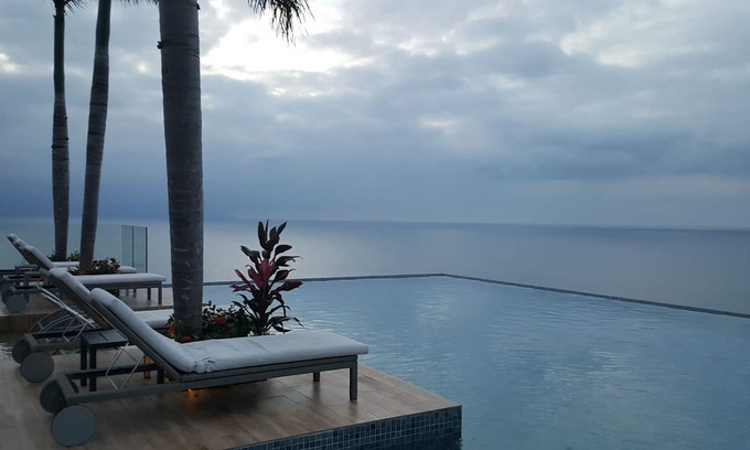 Amapas Condominio | De lujo, frente al mar, Sayan Beach, unidad de esquina de 3 dormitorios con vistas espectaculares!