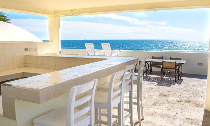 Sandy Beach Villa | Impresionante villa de playa de 3 dormitorios en Sandy Beach Las Palmas Beachfront Resort V-05