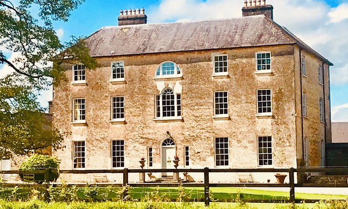 Conna Casa | Stunning 300 year old Georgian Mansion. Hot Tub, Bar, Games Rooms, BBQ Terraces.