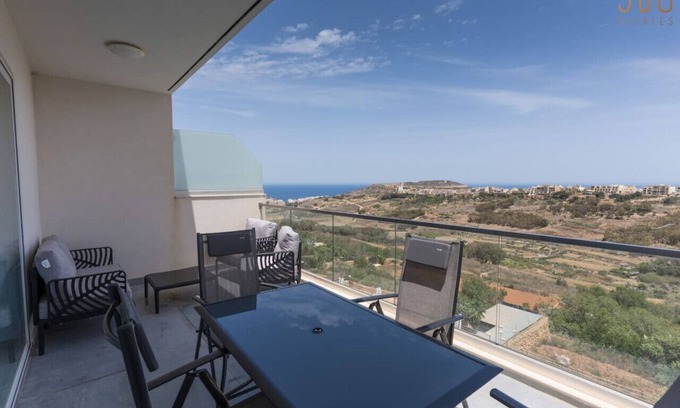 Xaghra Apartamento | Stunning 3BR home in Gozo with access to pool !