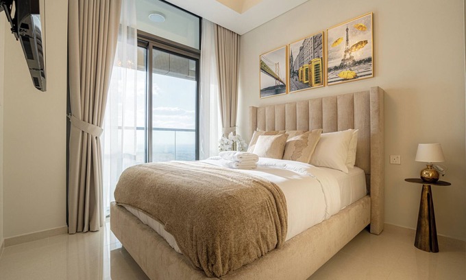 Al Wasl Apartamento | Stunning 3BR w/ Panoramic Views in Aykon City