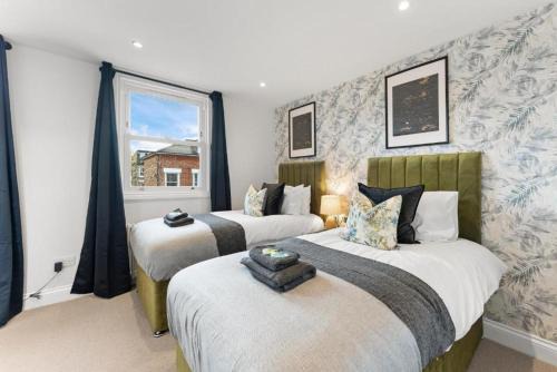 East Putney Apartamento | Stunning 4 Bedroom Abode in Zone 1 - Balcony - Sleeps 9