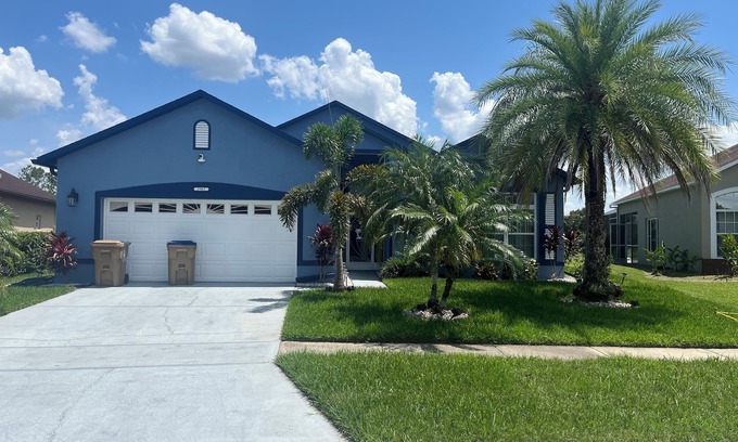 Crescent Lakes Villa | Stunning 4-bedroom Disney themed villa in fabulous Kissimee with WiFi, AC