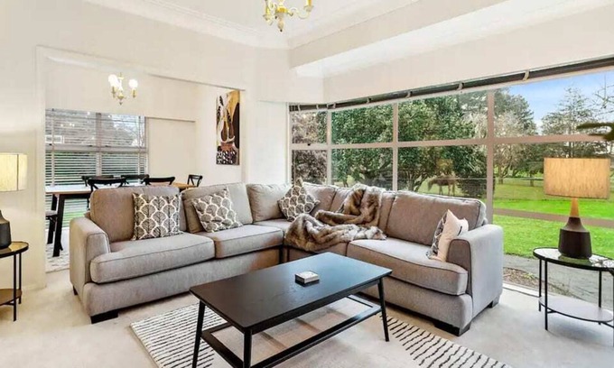 Karaka Casa | Stunning 4 Bedroom Home in Tranquil Rural Karaka