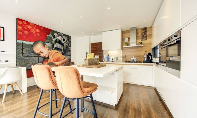 Snaresbrook Casa | Stunning 4 Bedroom House - Hot tub+Gym - Sleeps upto 8 -Escape London, in London