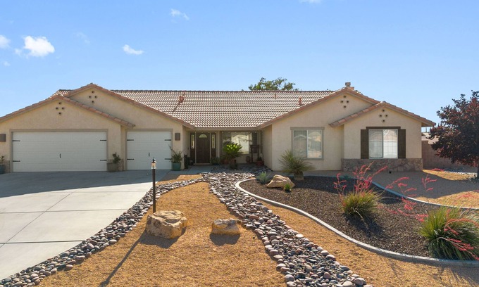 Apple Valley Casa | Stunning 4-bedroom 3-bath home with desert views