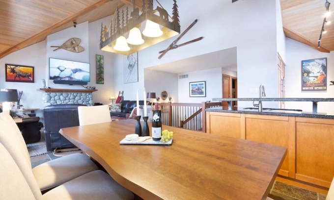 Village North Casa | Stunning 4BR Chalet w/ Private Hot Tub & Garage!