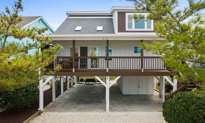 Ocean Isle Beach Cabaña | Stunning 4BR House with Hot Tub & Putting Green - the Ultimate Coastal Retreat