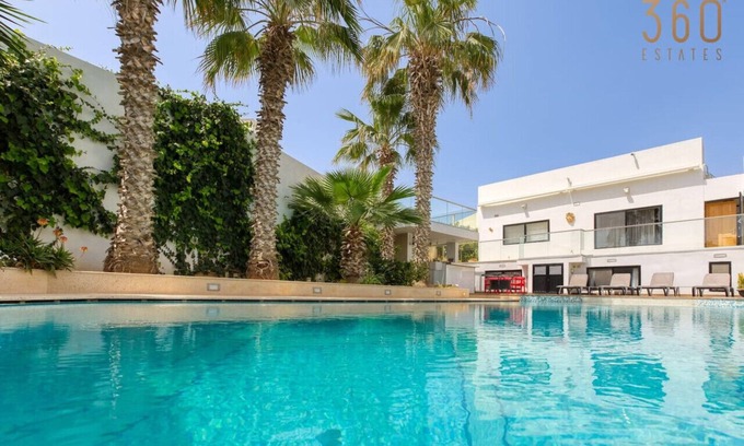 Attard Casa | Stunning 4BR Villa with Private pool & parking