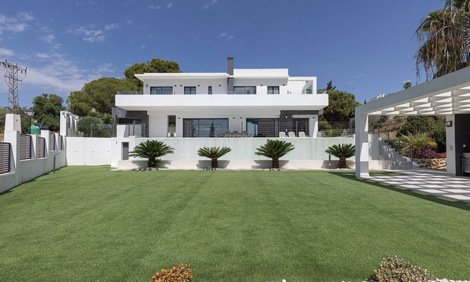 Mijas Costa Villa | Stunning 5 bedroom Villa in El Chaparral, Mijas Costa