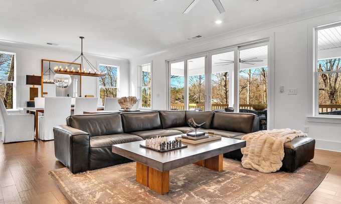 Sherrills Ford Casa | Stunning 5-bedroom Lakefront Retreat on Lake Norman - Hot Tub, Kayaks, Firepit