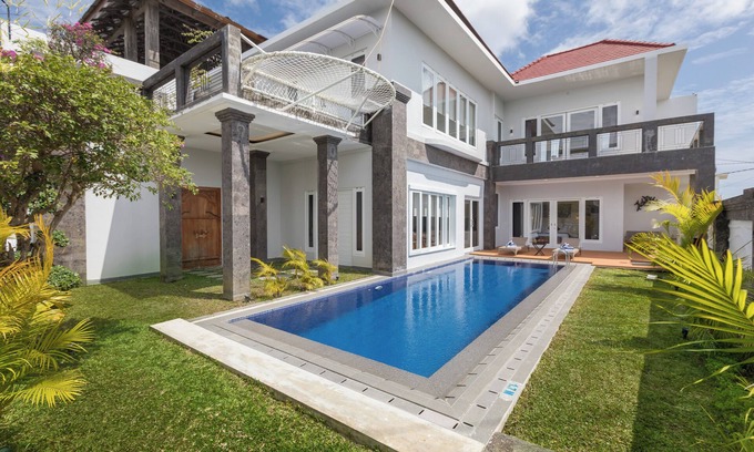 Bukit Villa | Stunning, 5-Bedroom Villa with GWK View in Ungasan