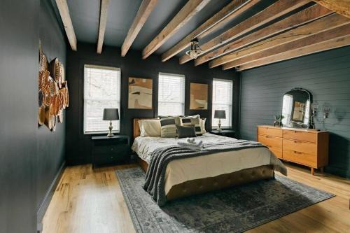 Lancaster Casa | Stunning 5 BR -Heart of Downtown