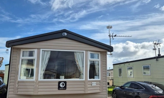 Rhuddlan Casa | Stunning 6 berth caravan at Sun Valley Caravan Park, Rhyl ref 81039N