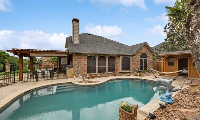 Rowlett Casa | Stunning 6BR, Pool - Great for Big Groups