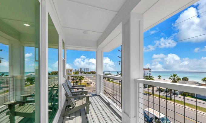 Bahama Beach Casa | ☀️Stunning 6BR Home-Private Pool-Across from Beach-Golden Seashell East☀️
