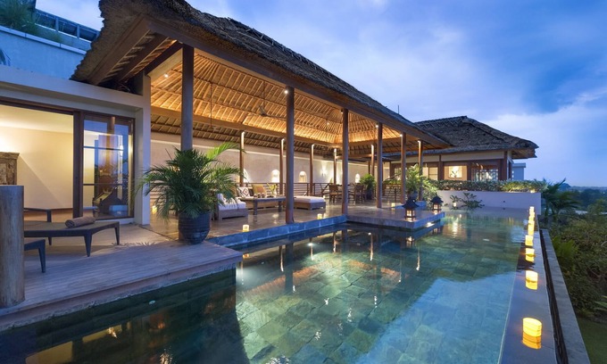 Taman Griya Villa | Impresionante villa de 6 dormitorios con vista al mar en Jimbaran
