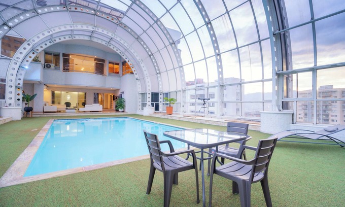 El Poblado Casa | Stunning 9-BR PH with Spa, Concierge, Breakfast & WiFi in Medellín