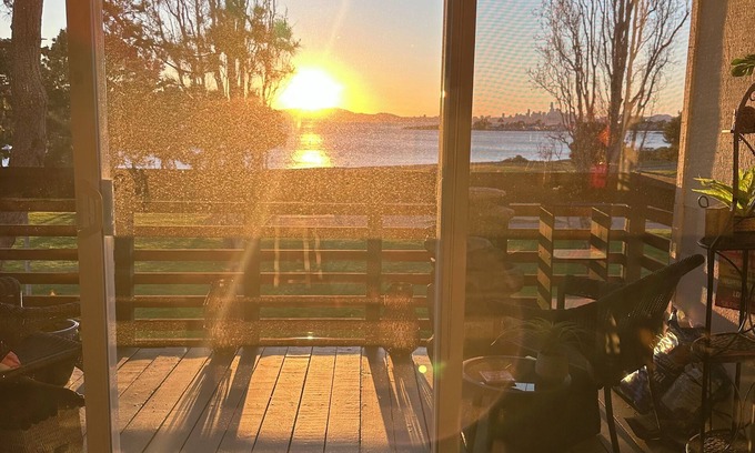 West Alameda Apartamento | Stunning Alameda Beachfront Apt. Spectacular Dtown SF Views- Book Now on VRBO!