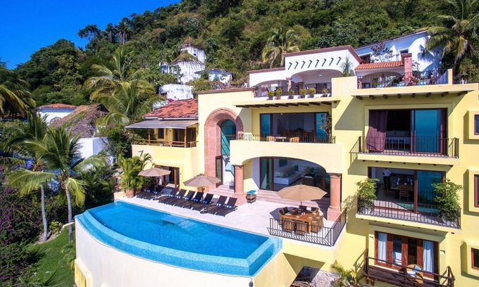 Conchas Chinas Villa | Impresionante y elegante Villa con excelentes vistas panorámicas, personal completo, piscina privada