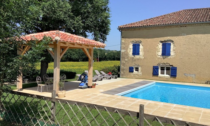 Saint-Puy Casa | Impresionante y sensiblemente convertido granero con piscina 14x7m