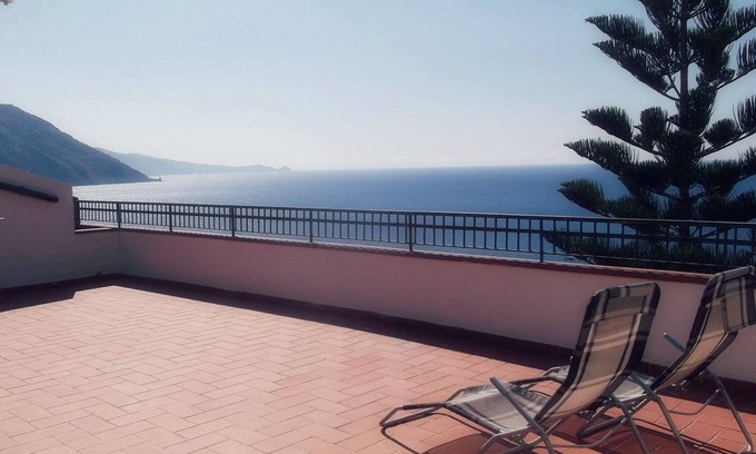 Gioiosa Marea Apartamento | Apartamento con maravillosa terraza vista al mar