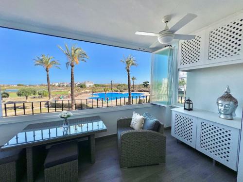 Jeronimo y Avileses y Balsicas de Arriba Apartamento | Stunning apartment with pool, golf and lake views