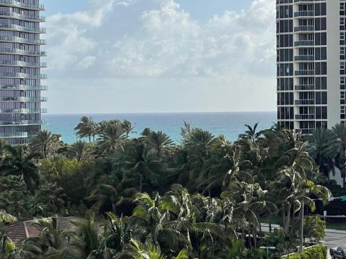 Sunny Isles Beach Apartamento | Stunning apt! Oceanview! Parking included