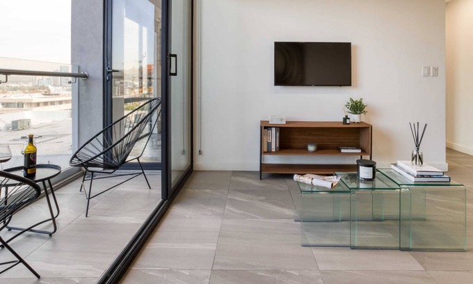 Avenida Revolucion Apartamento | Stunning Apt w/Balcony | Lounge-B/Center+Gym