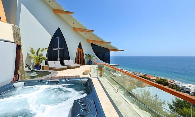 Eastern Malibu Villa | Arquitectónicamente Impresionante casa en perfecto Malibú Ubicación